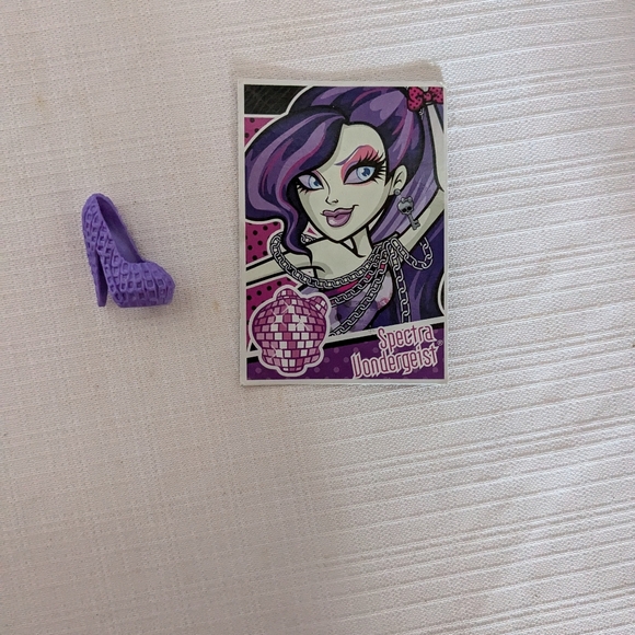 Monster High Spectra Vondergeist Doll Dot Dead Gorgeous Clothes Accessories - Picture 7 of 7